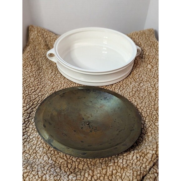 Vintage Made in USA White 11" Round Baking Casserole Dish with Handles and Lid - Picture 5 of 10